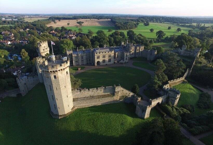 Warwick Castle Hotel And Knight S Village