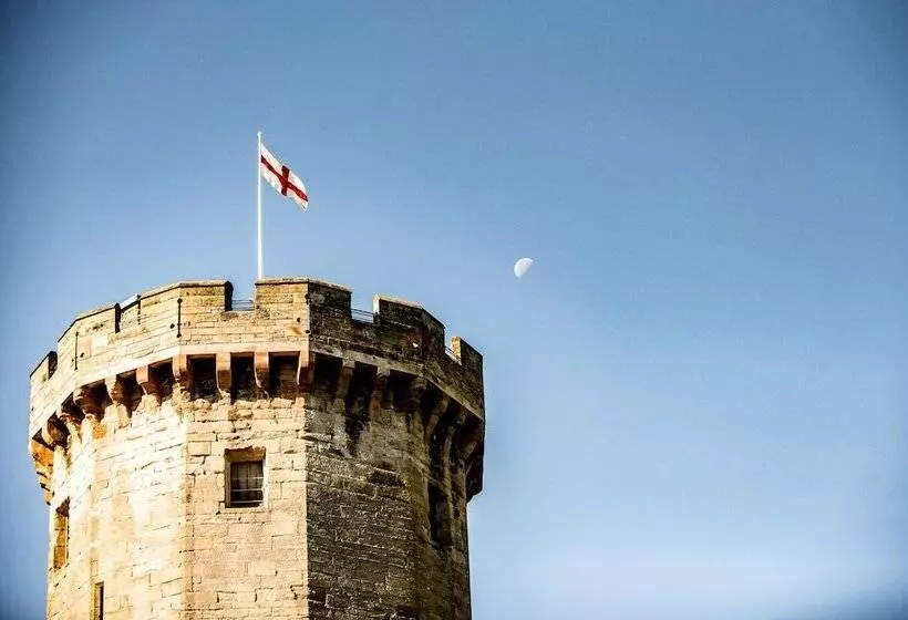 Warwick Castle Hotel And Knight S Village