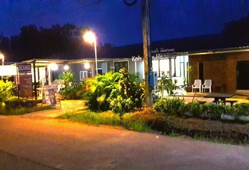 Koh Jum Hostel