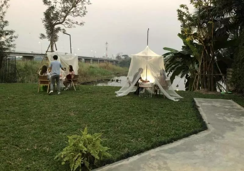 ペンション White Wall Riverfront