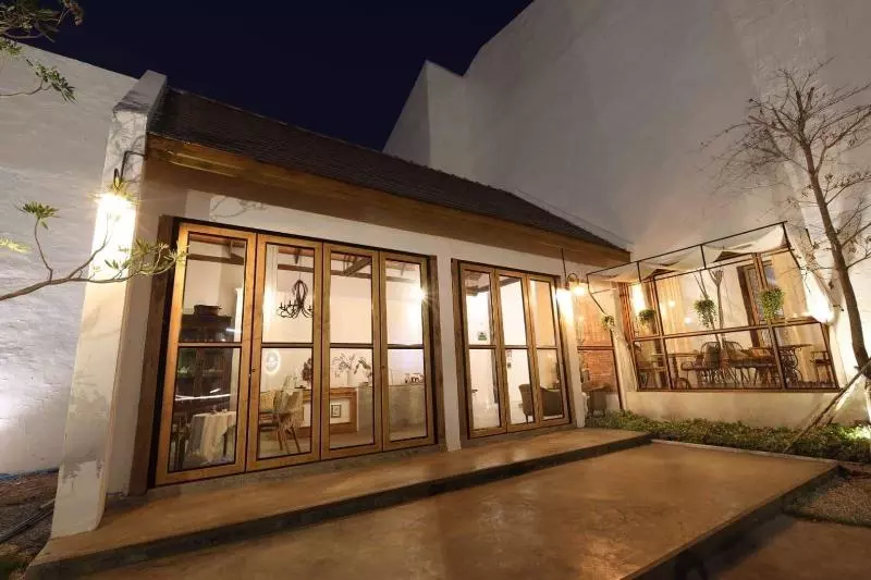 ペンション White Wall Riverfront