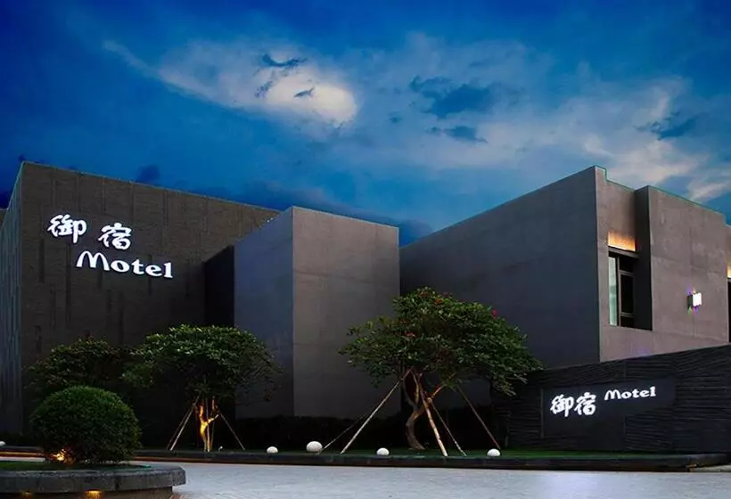 Royal Group Motel Fengshan Branch
