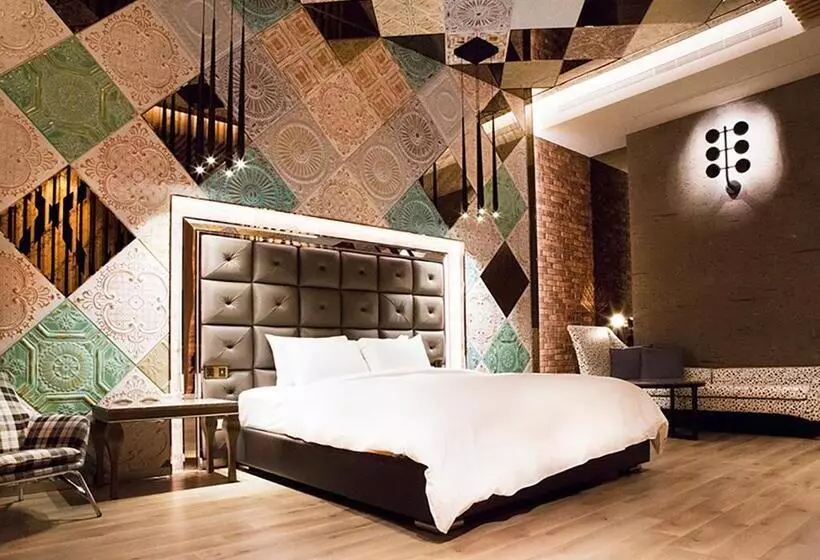 Royal Group Motel Fengshan Branch