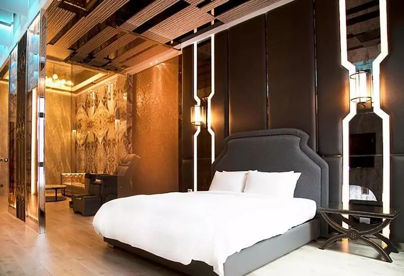 Royal Group Motel Fengshan Branch