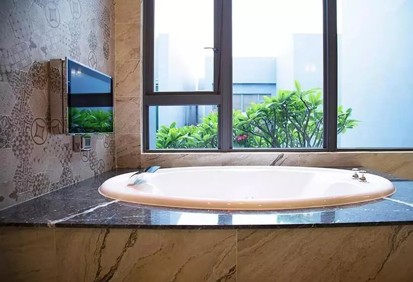 Royal Group Motel Fengshan Branch