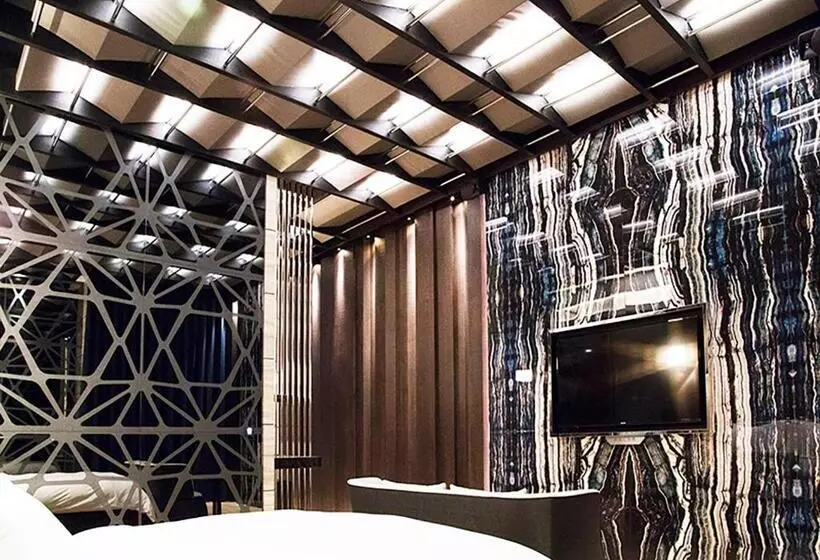Royal Group Motel Fengshan Branch