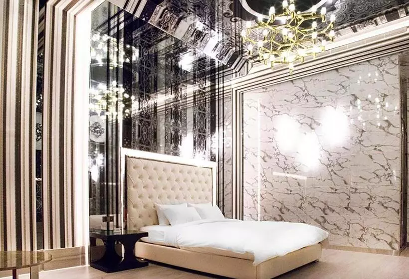 Royal Group Motel Fengshan Branch