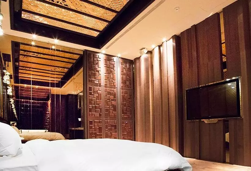 Royal Group Motel Fengshan Branch