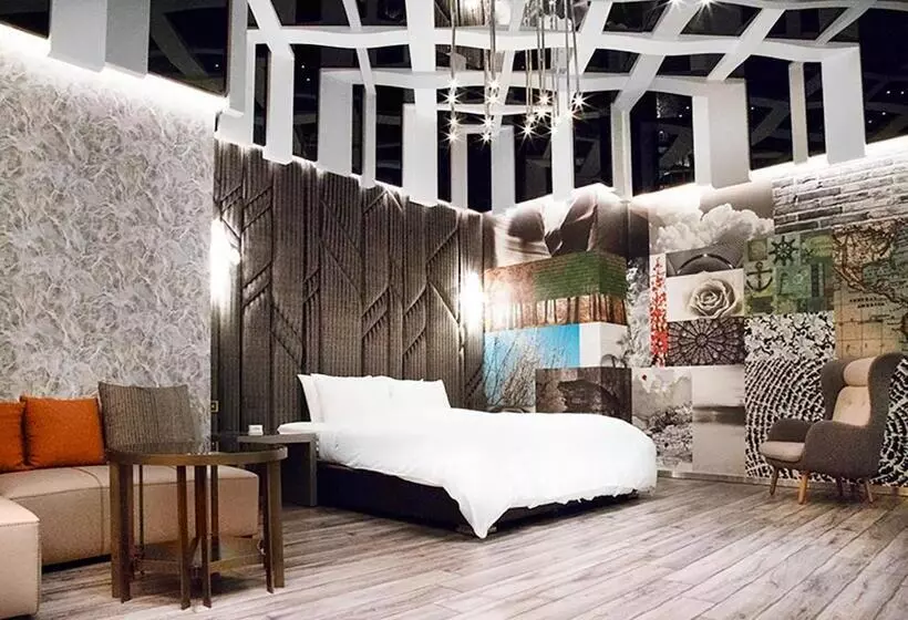 Royal Group Motel Fengshan Branch