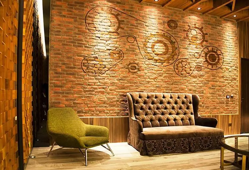 Royal Group Motel Fengshan Branch