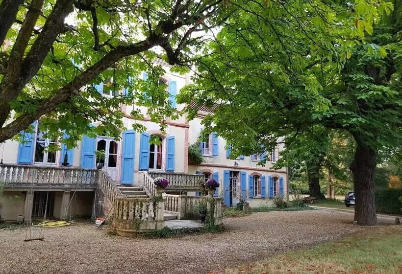 ベッドアンドブレックファースト Le Manoir Du Thouron