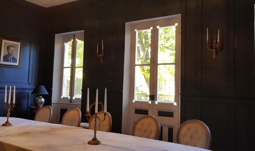 צימר Le Manoir Du Thouron