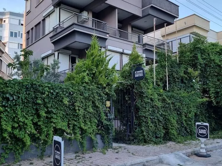 El Mundo Suites