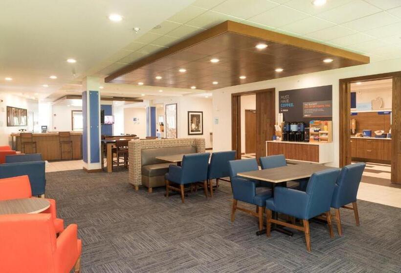 Отель Holiday Inn Express & Suites   Michigan City, An Ihg