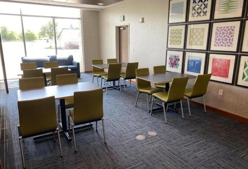 Отель Holiday Inn Express & Suites   Michigan City, An Ihg