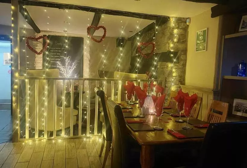 Hotelli The Black Lion Royal