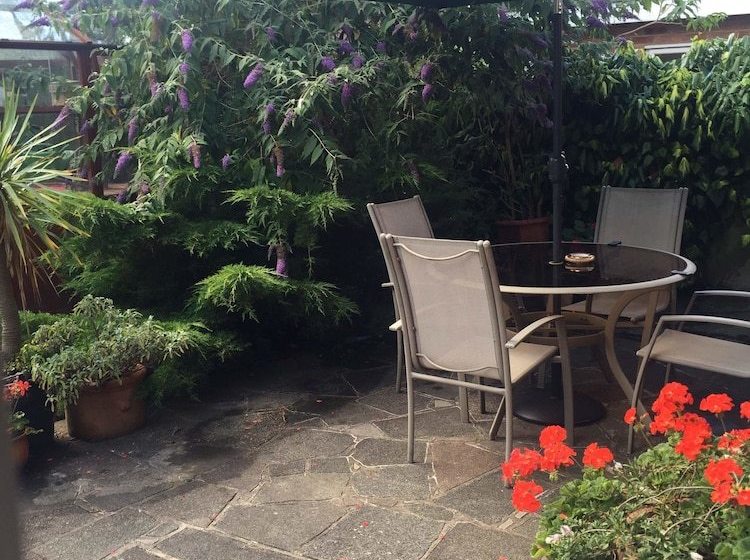 Lolas Bed And Breakfast