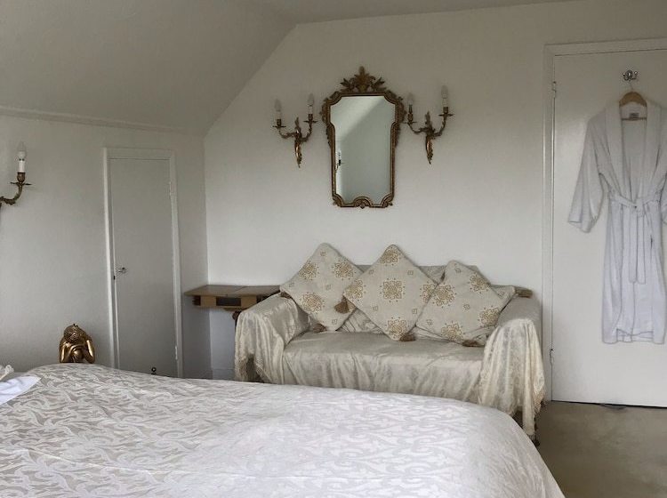 Lolas Bed And Breakfast