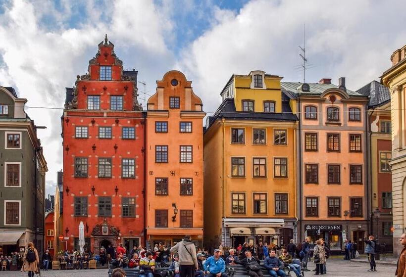 Ramilton Old Town Hostel