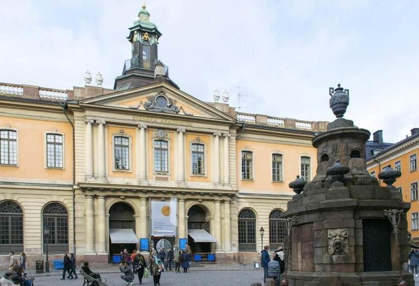 Ramilton Old Town Hostel