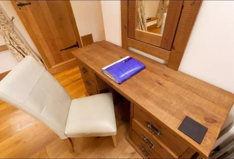 Hanger Down House Bed And Breakfast