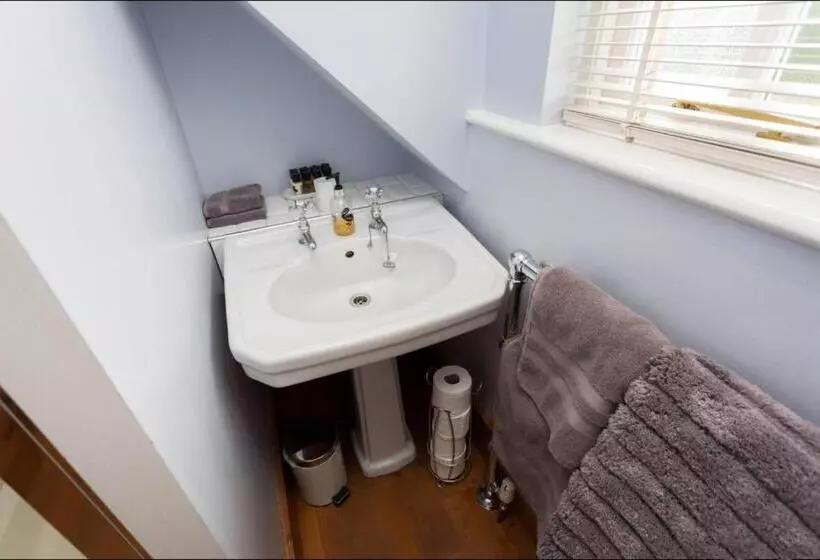 Hanger Down House Bed And Breakfast