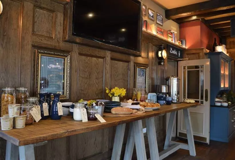 Hostelli The Royal Oak