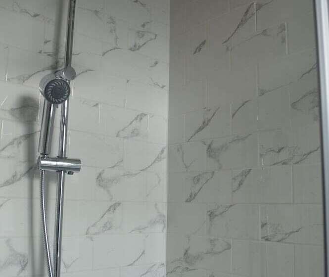 فندق فئة نجمة واحدة The Royal Oak