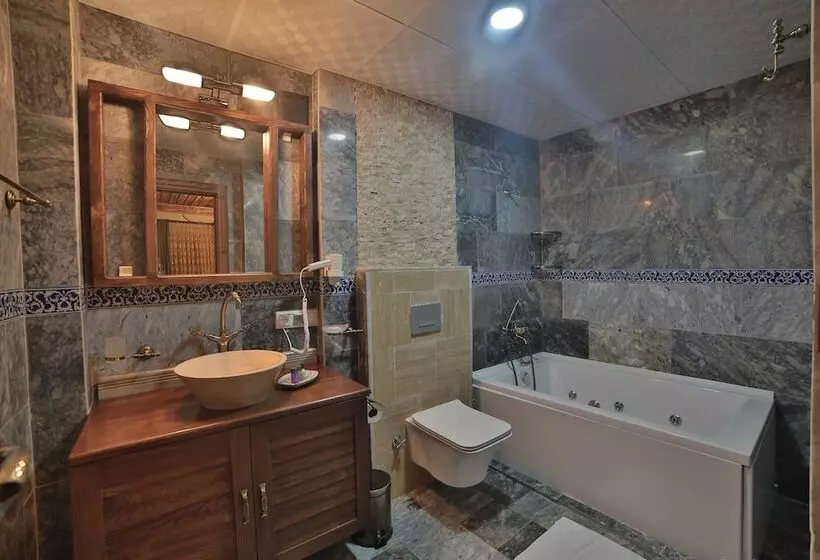 Hotelli Caravanserai Inn