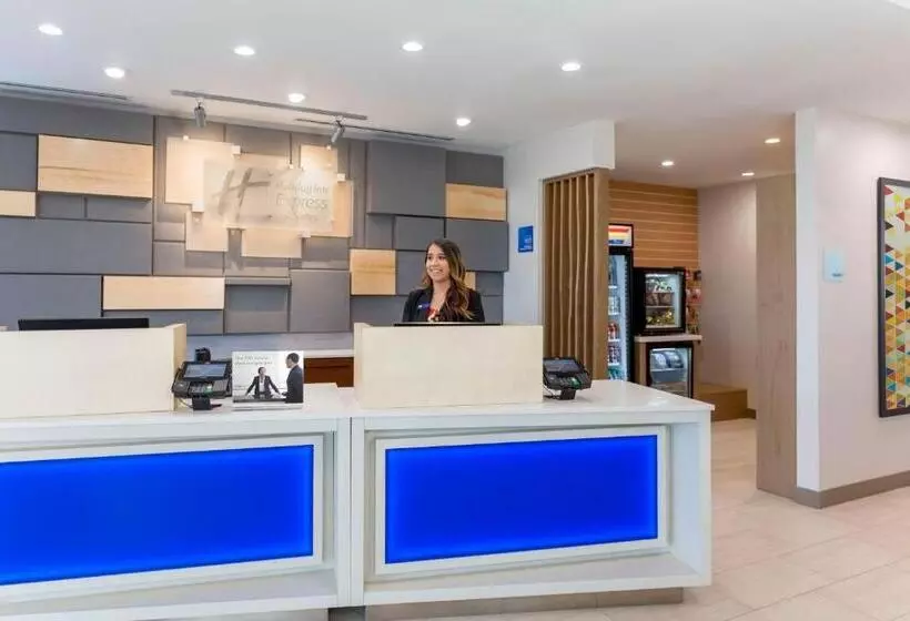 Hotelli Holiday Inn Express & Suites Chicago O Hare Airport, An Ihg