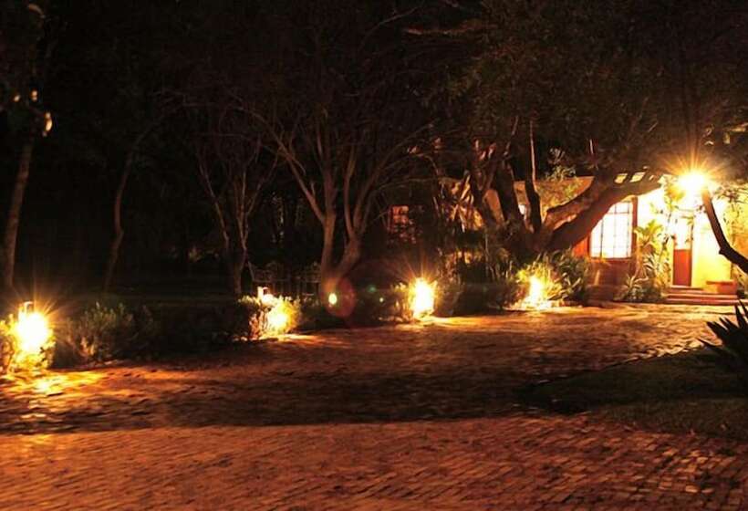 پانسیون Travellers Guest House