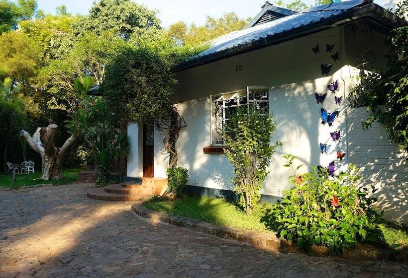 پانسیون Travellers Guest House