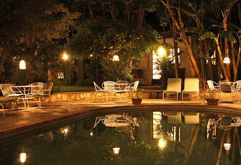 پانسیون Travellers Guest House