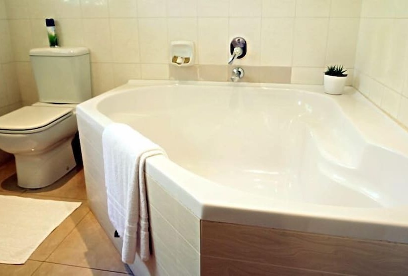 پانسیون Travellers Guest House