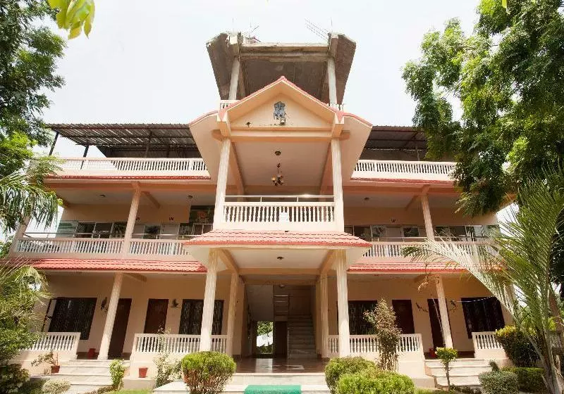 هتل Spot On 481 Motherland Resort