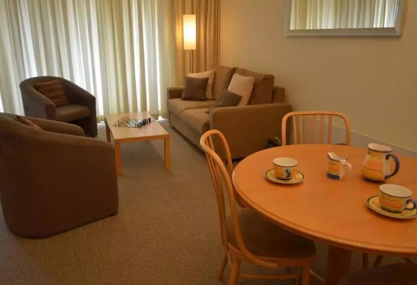 Squatters Run Apartments