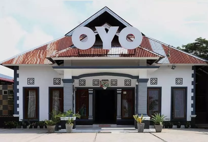 Retkeilymaja Penginapan Eby By Oyo Rooms