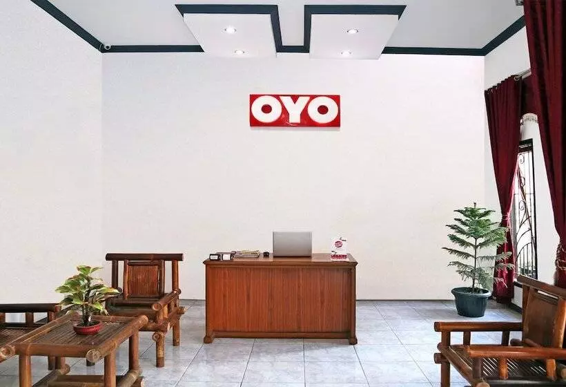Retkeilymaja Penginapan Eby By Oyo Rooms