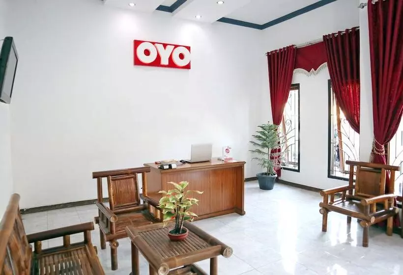 Retkeilymaja Penginapan Eby By Oyo Rooms
