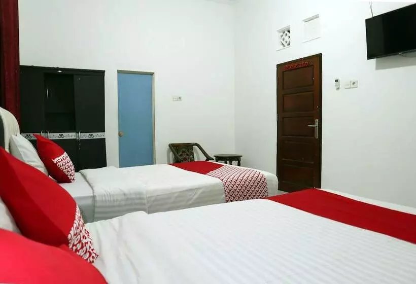 Retkeilymaja Penginapan Eby By Oyo Rooms
