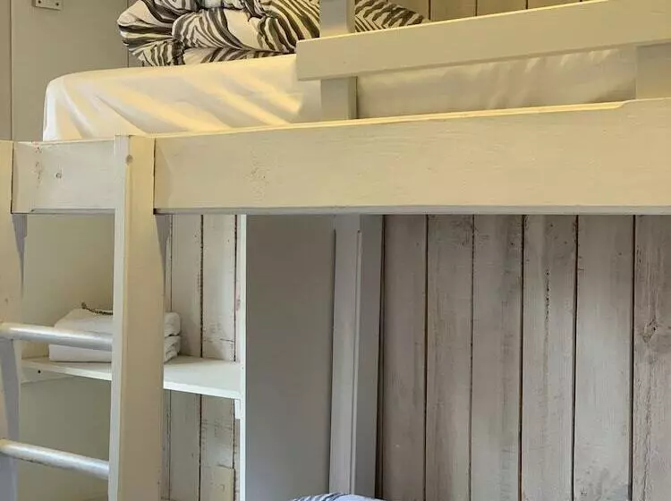 Retkeilymaja Snowman Cabins