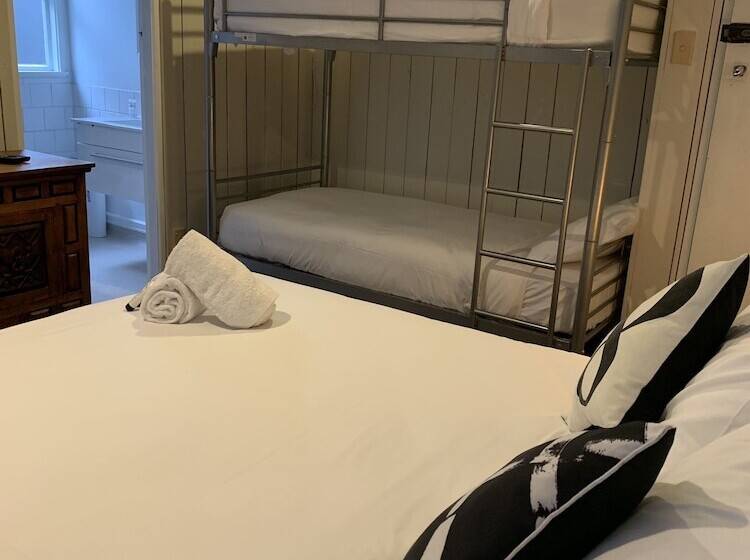 فندق صغير Snowman Cabins