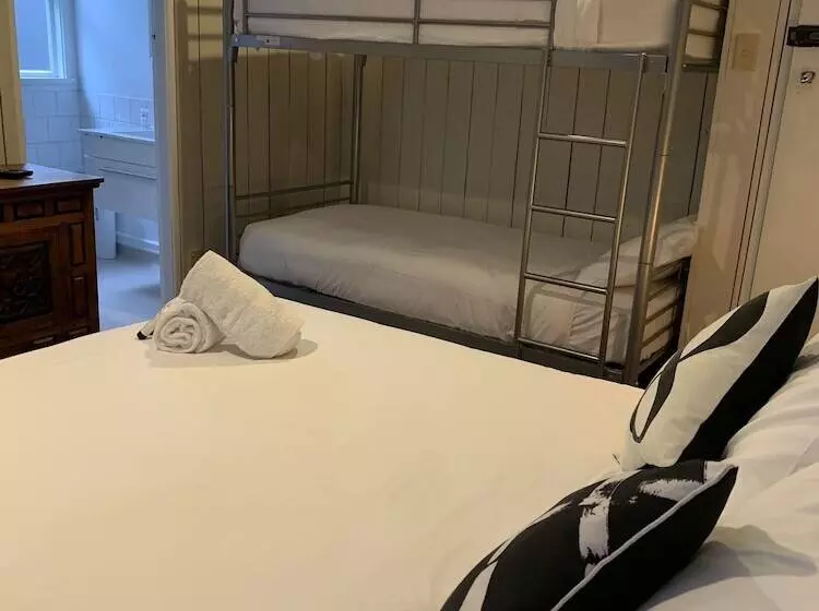 Retkeilymaja Snowman Cabins