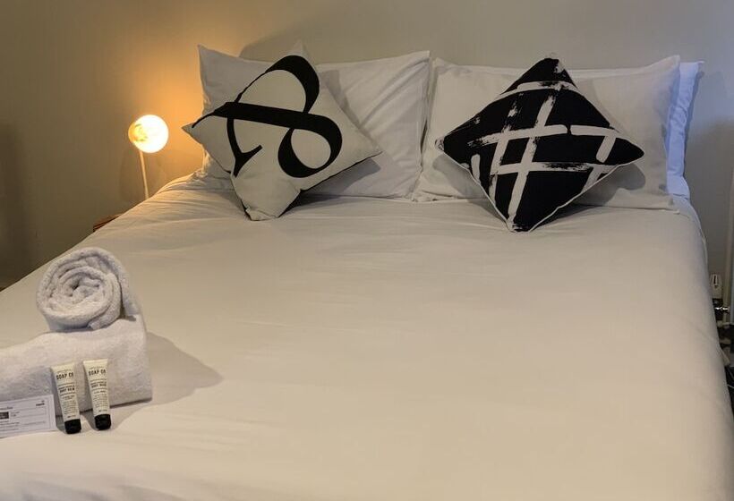 فندق صغير Snowman Cabins