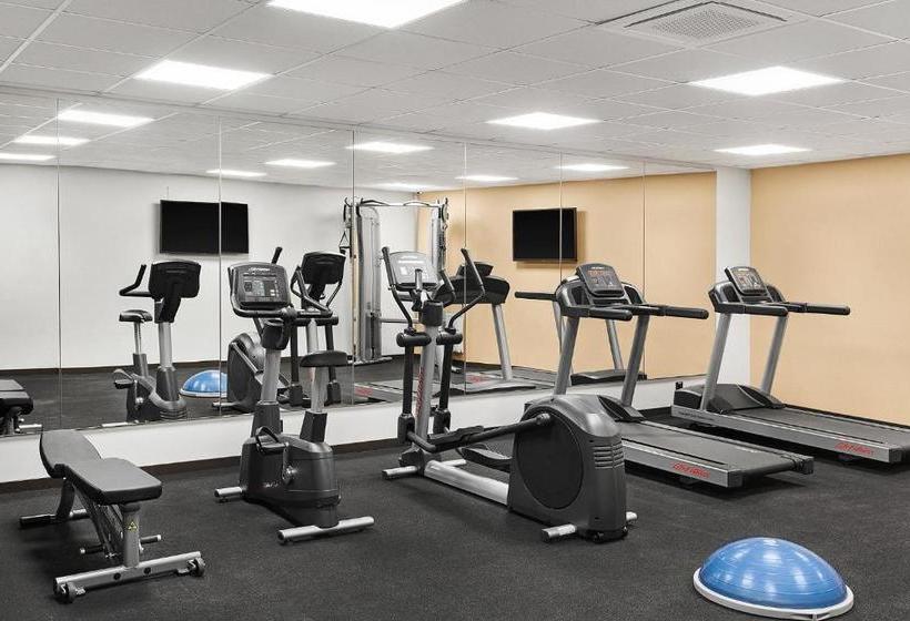 هتل Hilton Garden Inn Riga Old Town