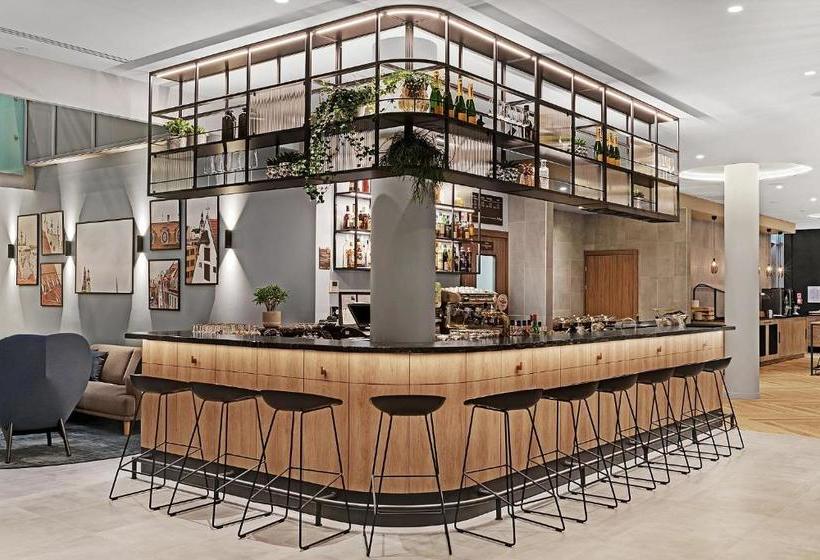 هتل Hilton Garden Inn Riga Old Town