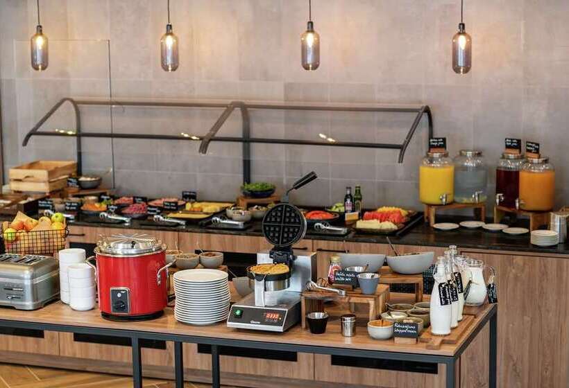 هتل Hilton Garden Inn Riga Old Town