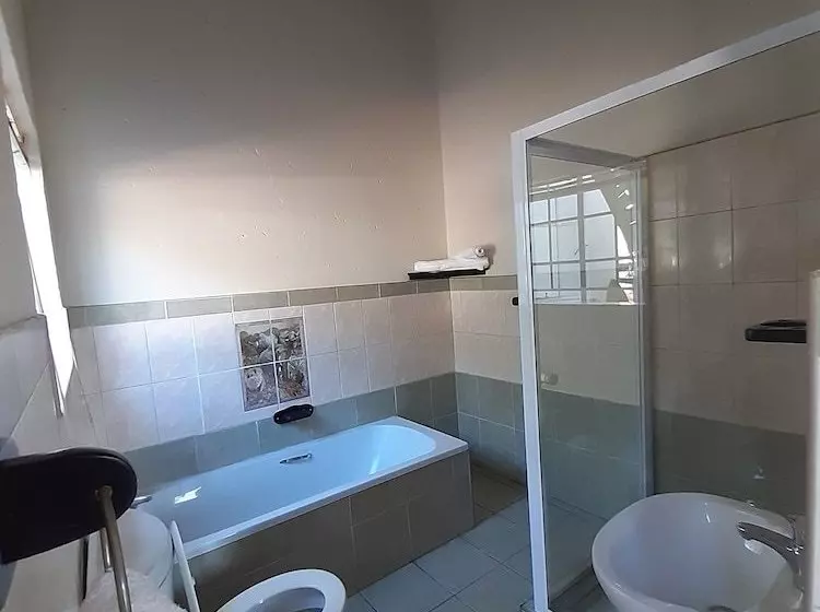 Majatalo Midrand Oasis Guesthouse