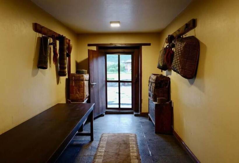 پانسیون The Village Lodge Paro