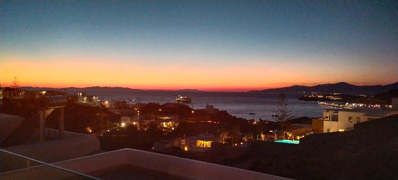 αrcs Suites & Residences